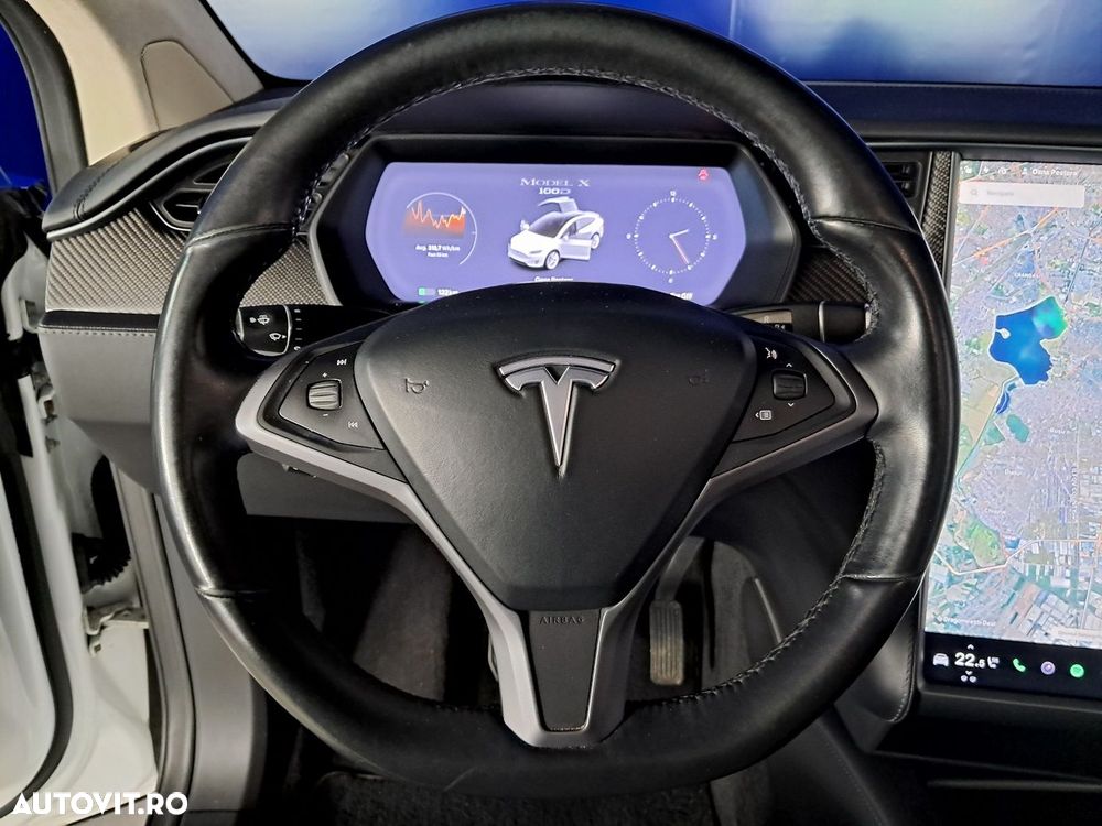 Tesla Model X - 11