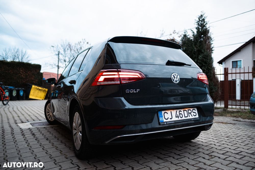 Volkswagen Golf - 22