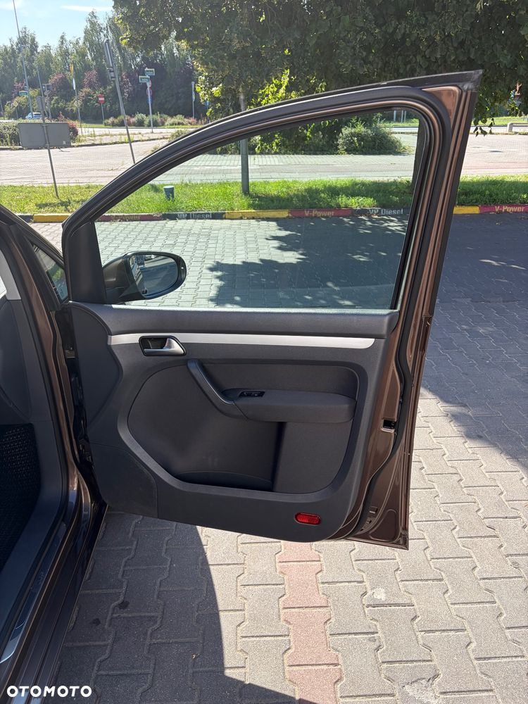 Volkswagen Touran 2.0 TDI DPF BlueMotion Technology Cup - 13