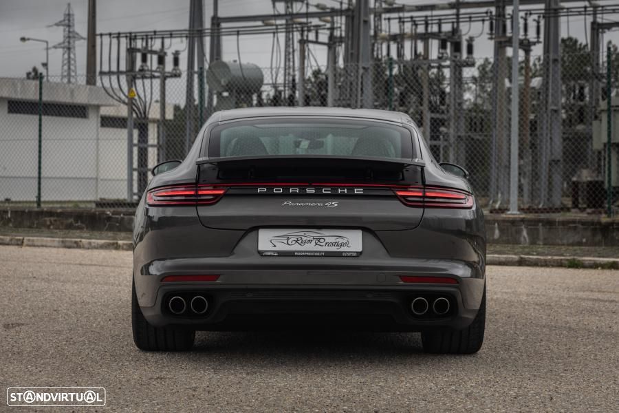 Porsche Panamera 4 S - 10