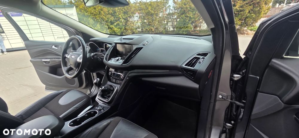 Ford Kuga 2.0 TDCi 2x4 Titanium - 38