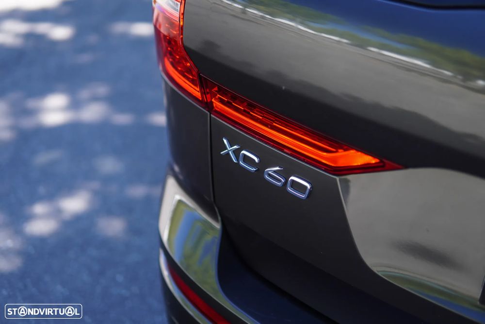 Volvo XC 60 2.0 T8 PHEV Momentum Plus AWD - 23