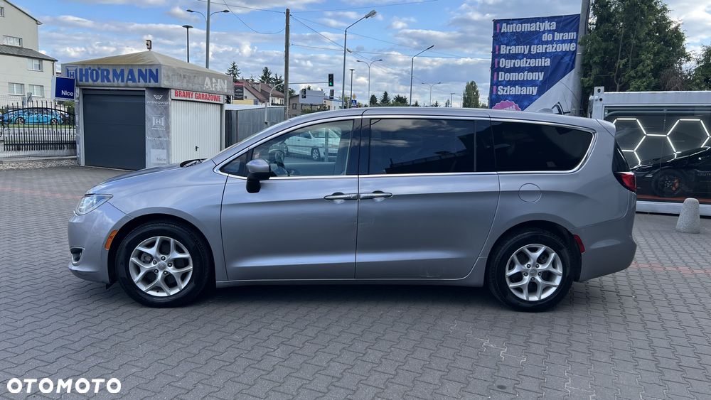 Chrysler Pacifica - 9