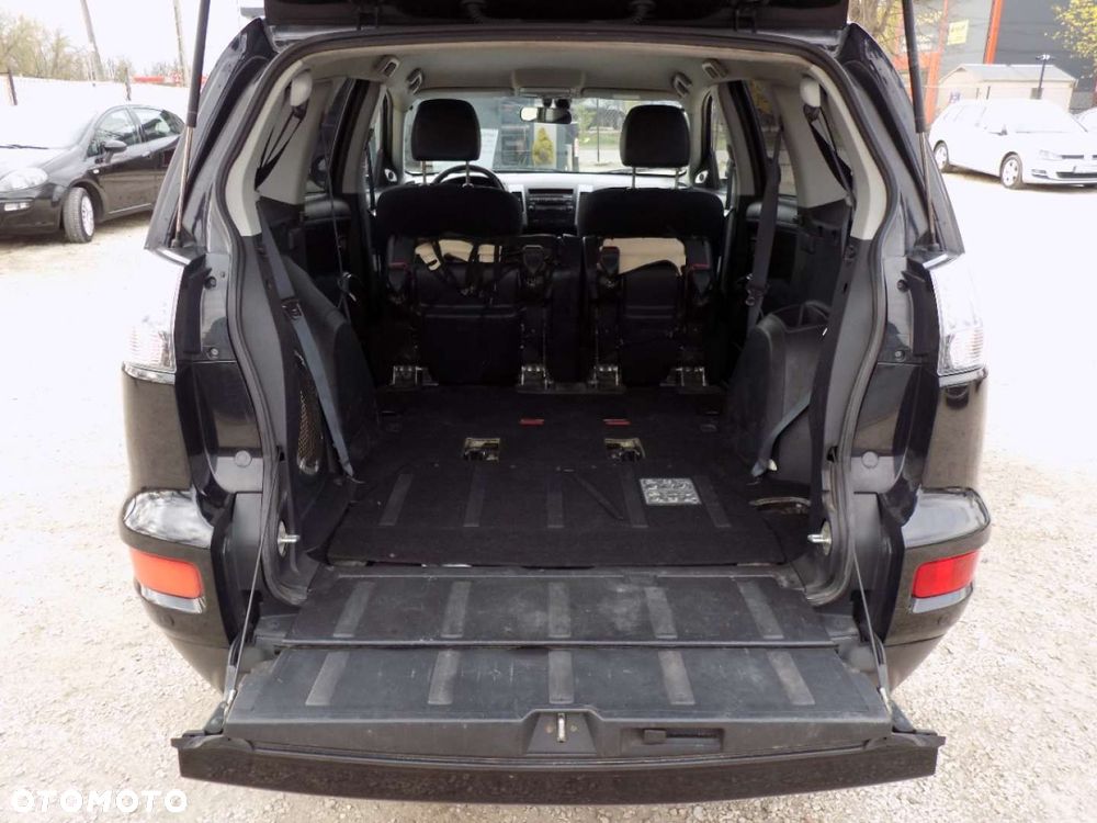Mitsubishi Outlander - 12