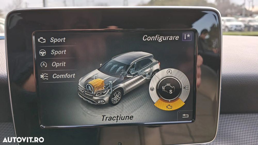 Mercedes-Benz GLA 180 7G-DCT Urban - 28