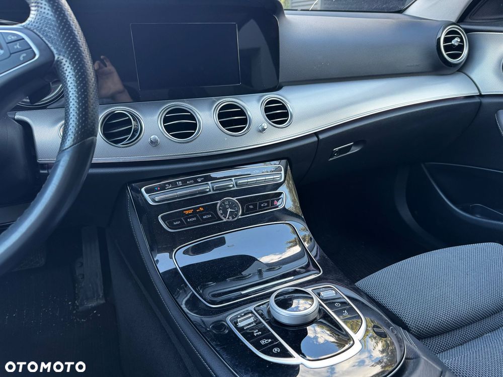 Mercedes-Benz Klasa E 220 d 9G-TRONIC - 16