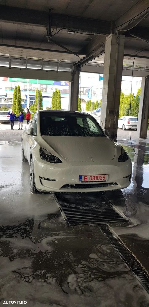 Tesla Model Y - 2