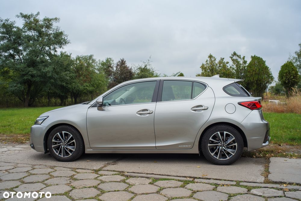 Lexus CT - 9