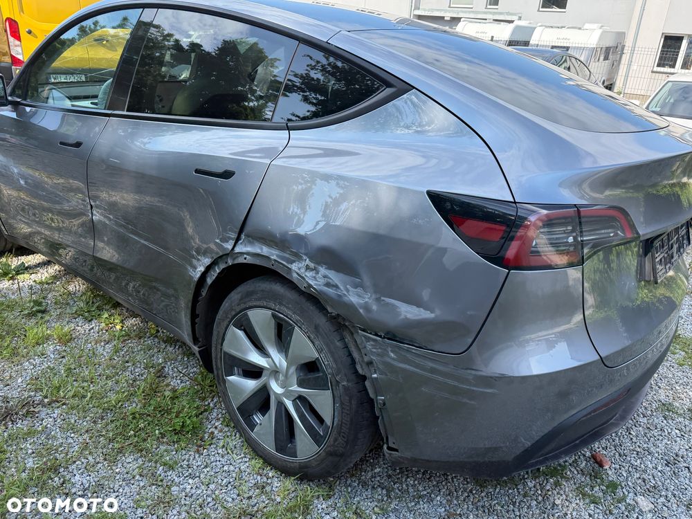 Tesla Model Y 79kWh Long Range Premium AWD - 4