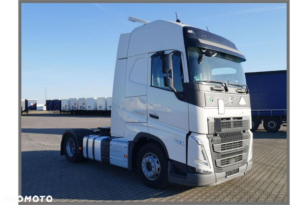 Volvo Vehicle Tractor 4x2 Standard - 14