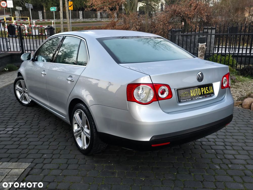 Volkswagen Jetta 1.6 United - 14