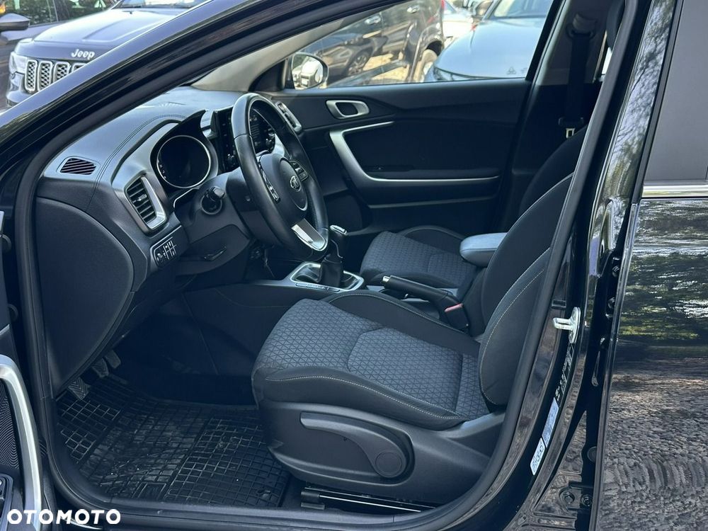 Kia Ceed - 11