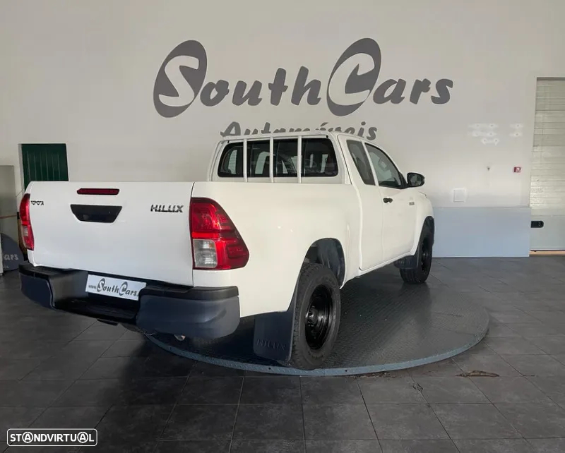 Toyota Hilux 2.4 D-4D 2WD CD - 3