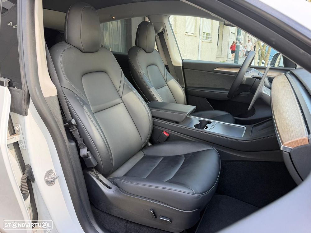 Tesla Model Y Long Range Dual Motor AWD - 18