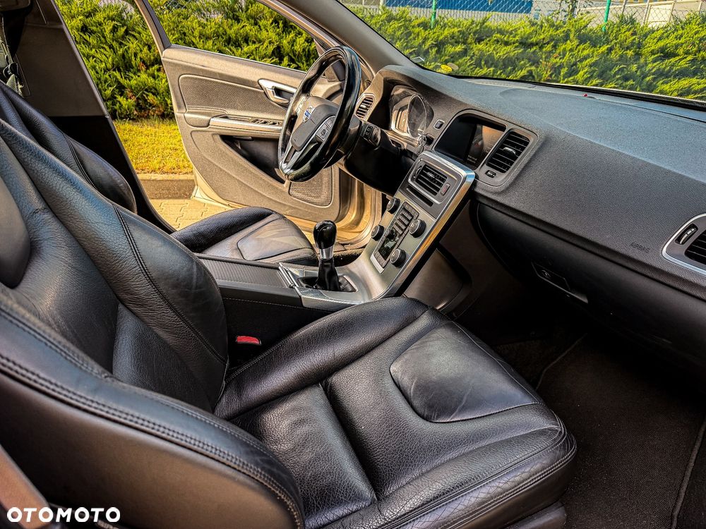Volvo V60 D3 Momentum - 25