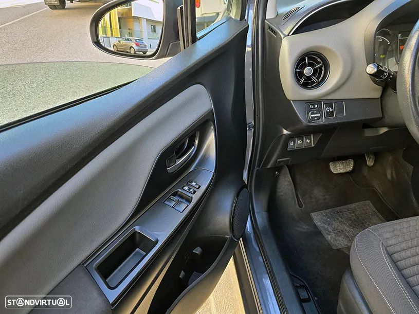 Toyota Yaris 1.5 HSD Exclusive+P.Luxury - 10