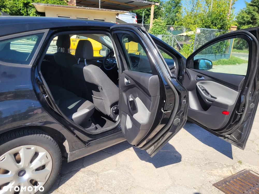 Ford Focus 1.6 TDCi DPF SYNC Edition - 16