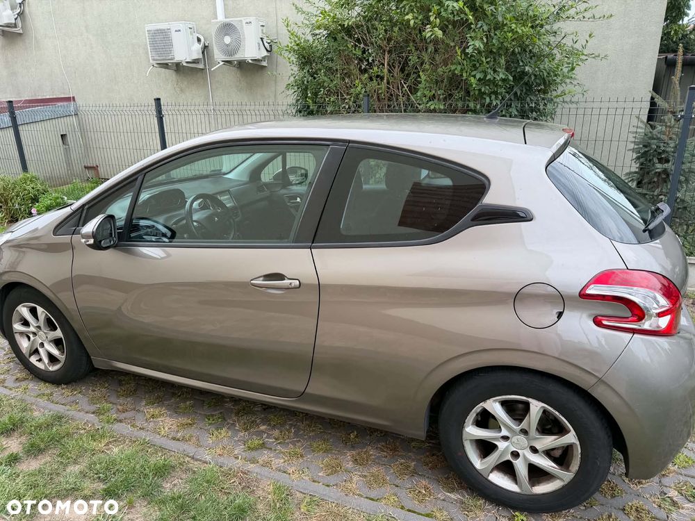 Peugeot 208 - 4