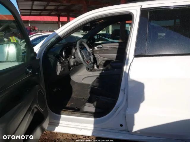 Jeep Grand Cherokee - 13