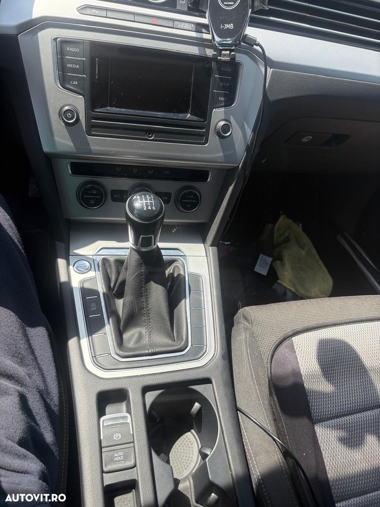 Volkswagen Passat 2.0 TDI (BlueMotion Technology) Comfortline - 22