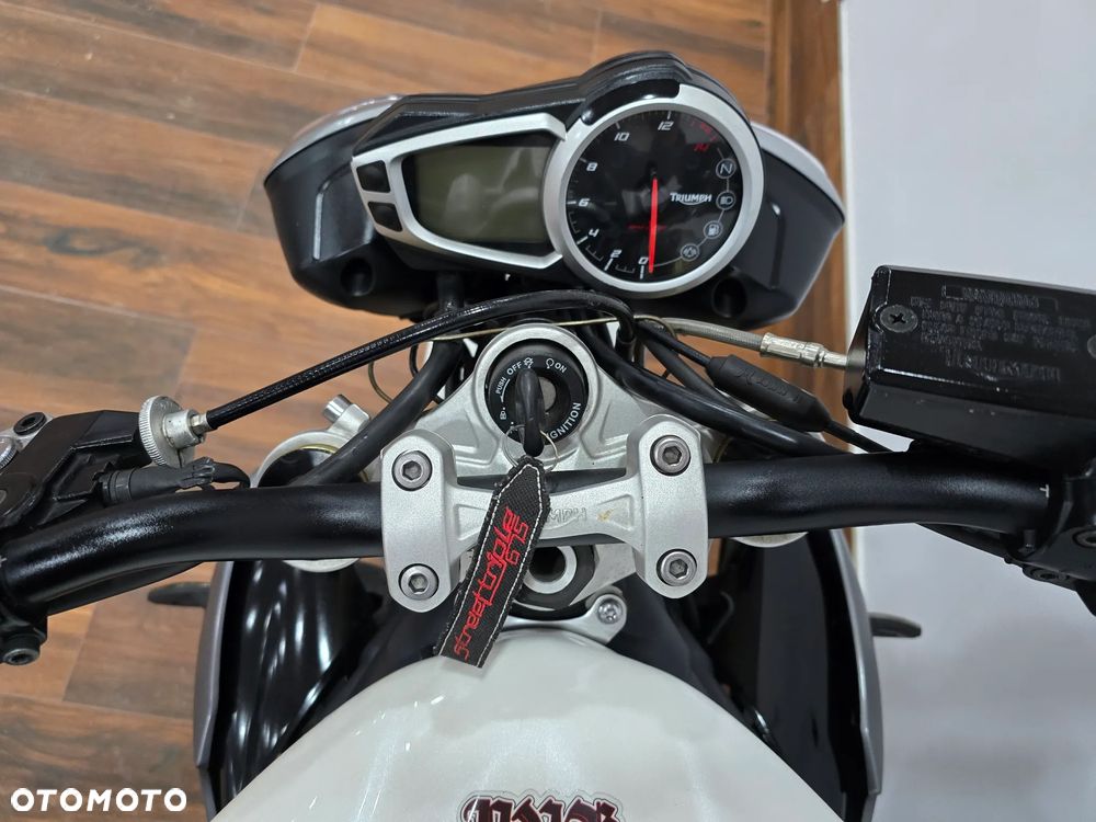 Triumph Street Triple - 13