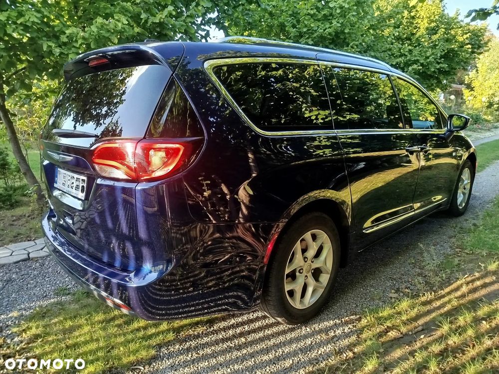 Chrysler Pacifica - 5
