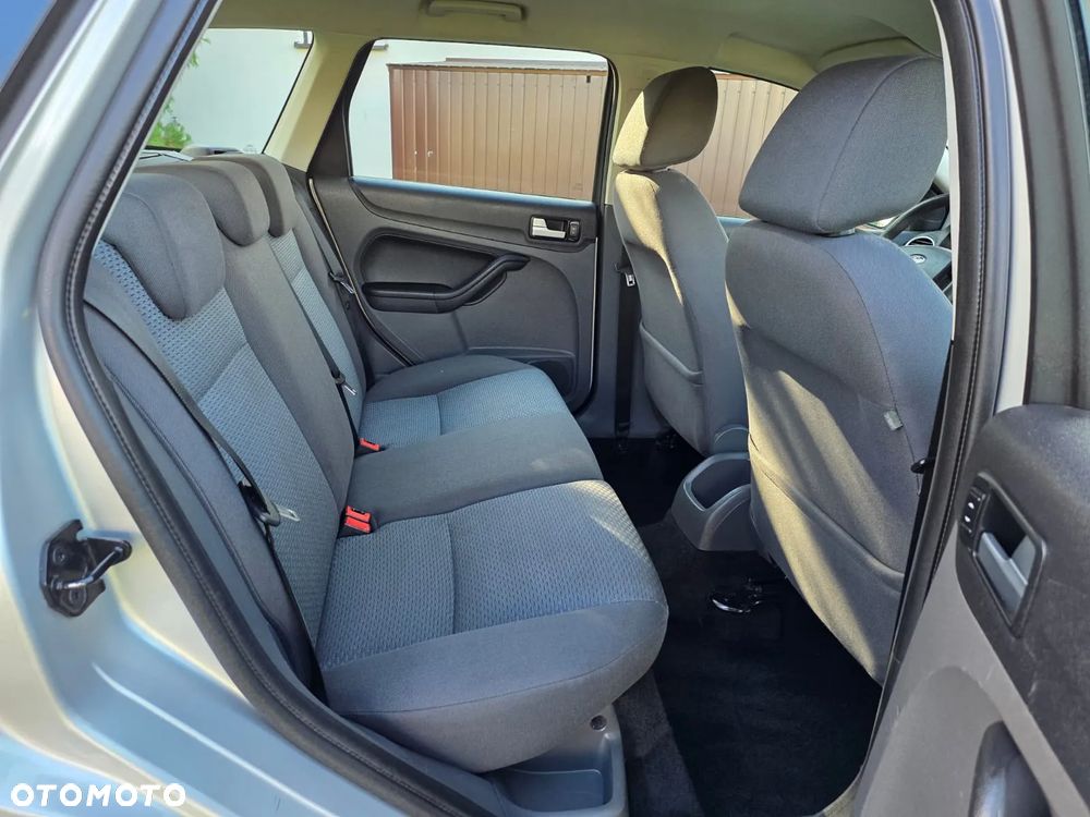 Ford Focus 1.6 16V Ambiente - 12