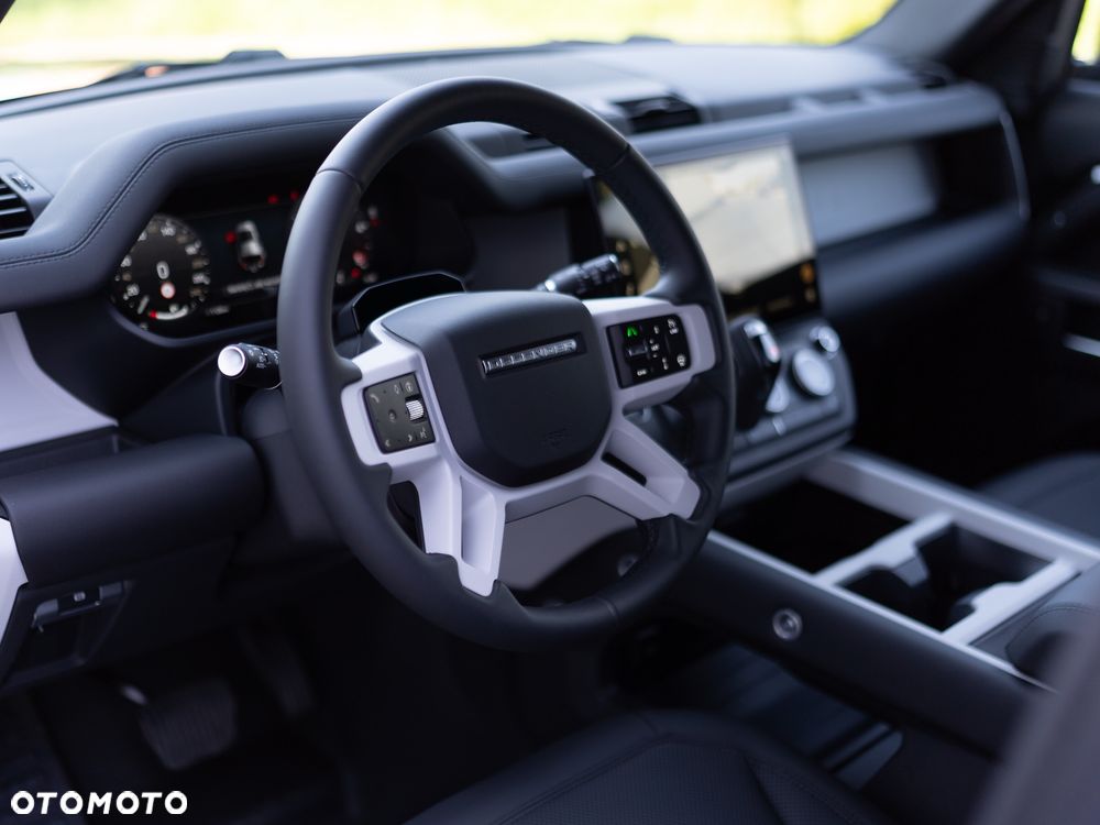 Land Rover Defender - 13