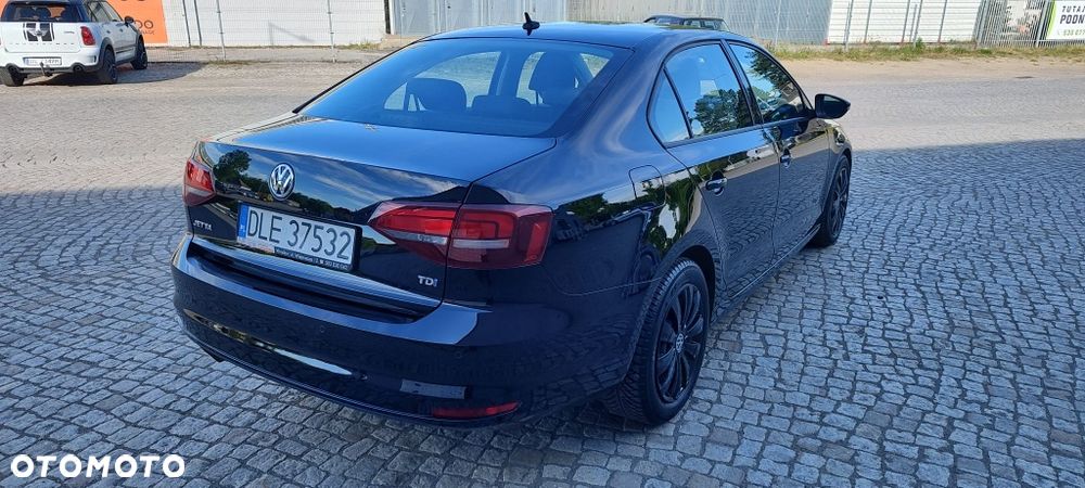 Volkswagen Jetta - 7