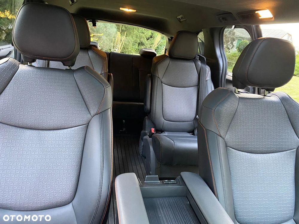 Toyota Sienna - 13