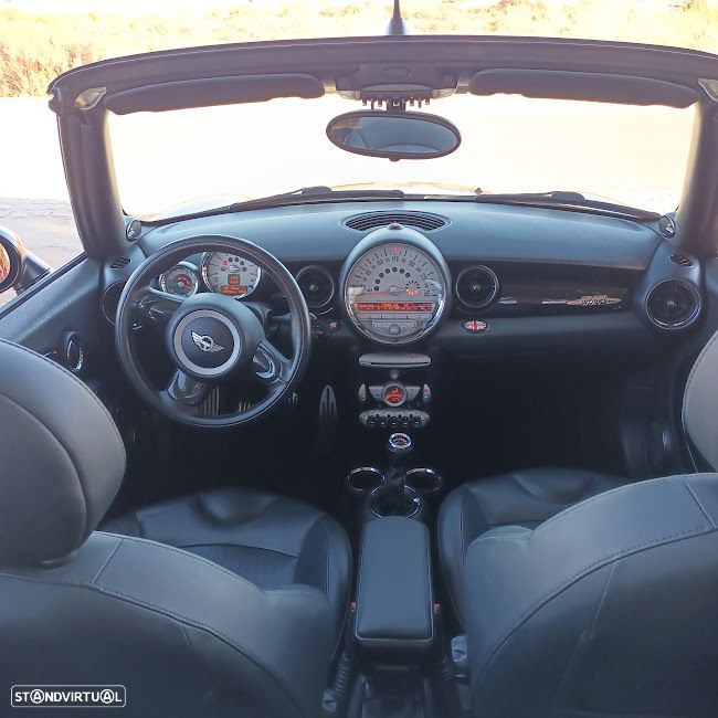 MINI Cabrio John Cooper Works - 8