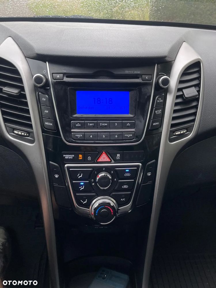 Hyundai i30 1.4 Intro Edition - 11