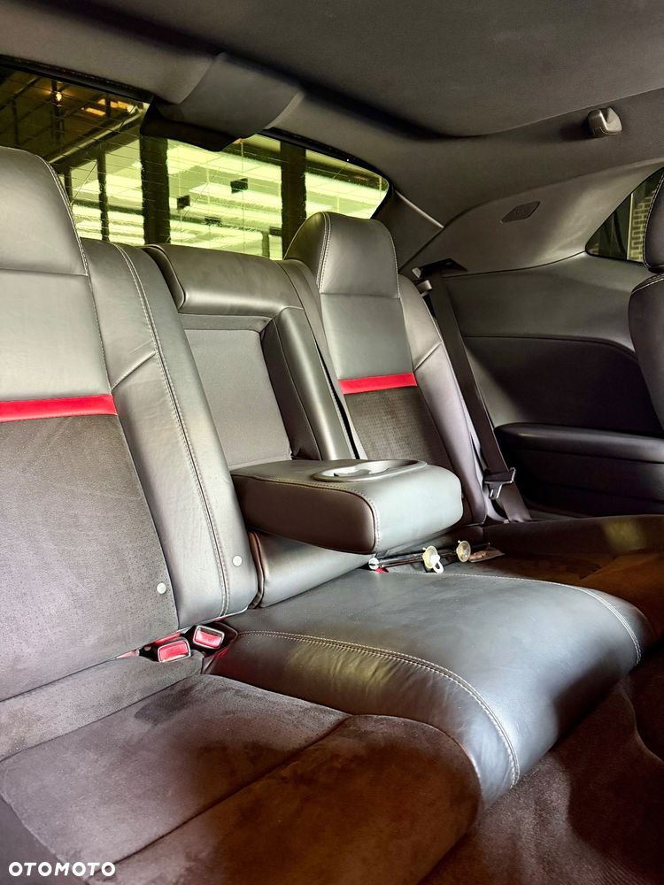 Dodge Challenger 6.1 SRT8 - 35