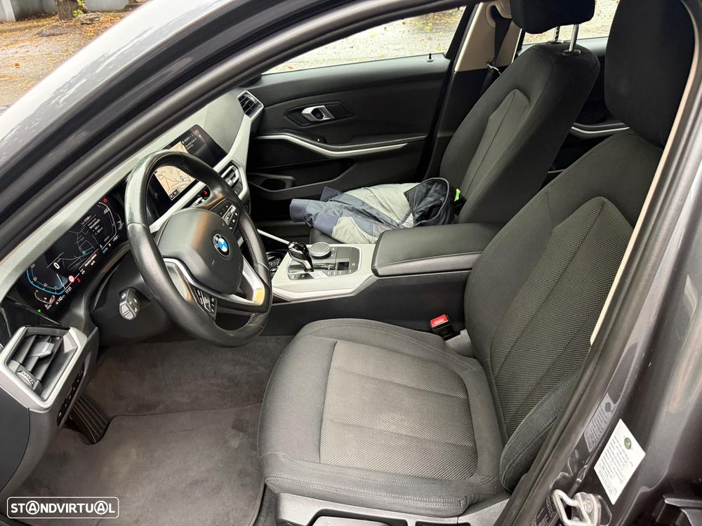 BMW 318 d Auto - 9
