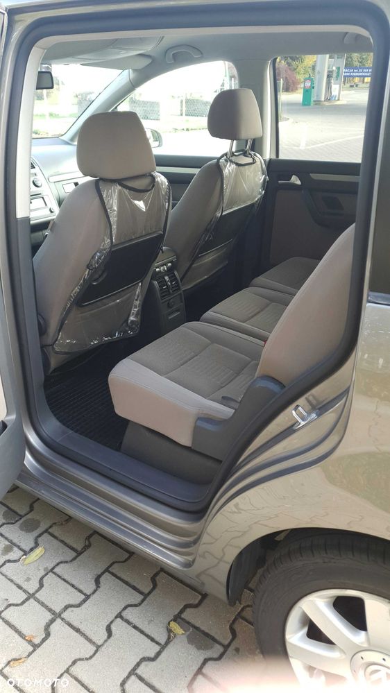 Volkswagen Touran - 8