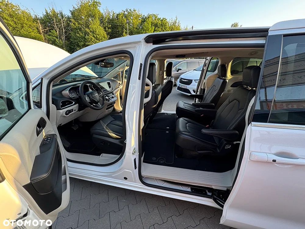 Chrysler Pacifica - 20