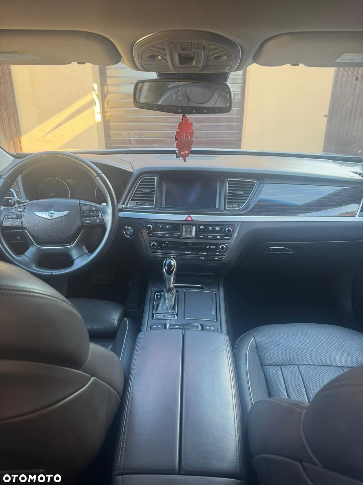 Hyundai Genesis 3.8 V6 GDI - 10