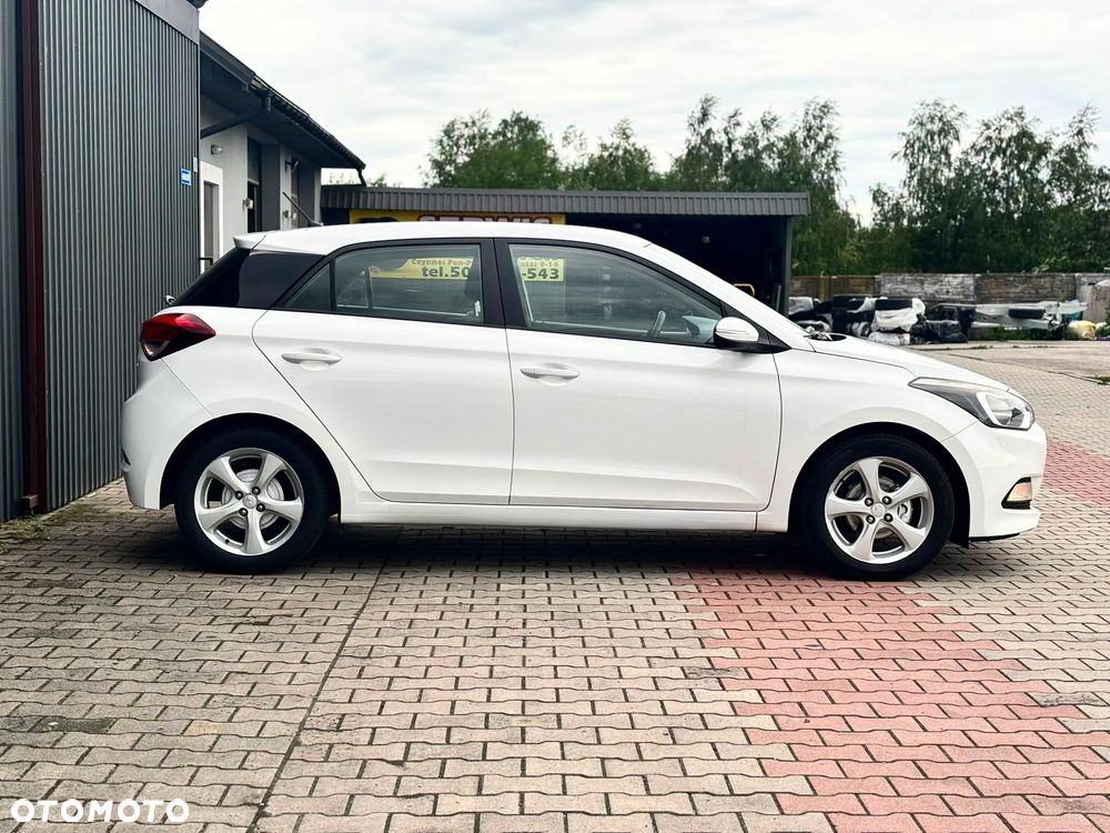Hyundai i20 blue 1.2 Classic - 10
