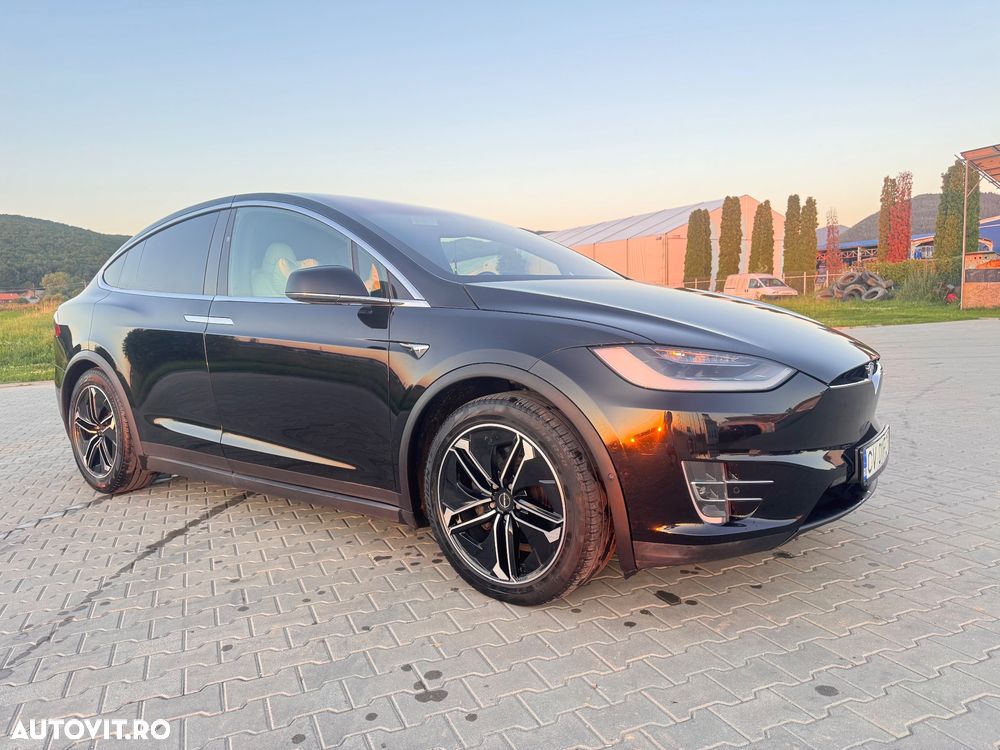 Tesla Model X - 23