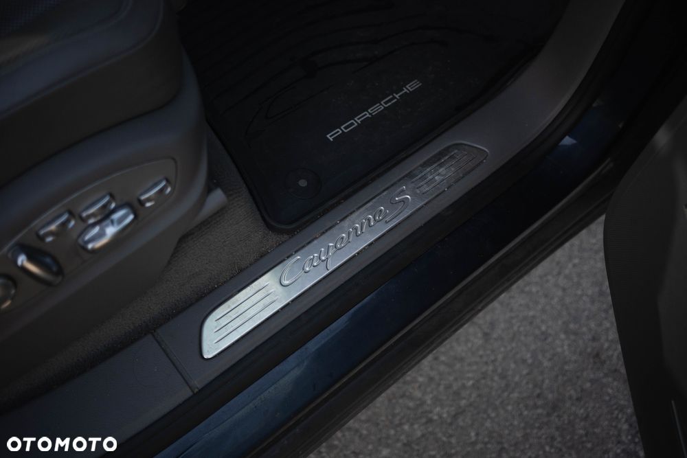 Porsche Cayenne S - 16