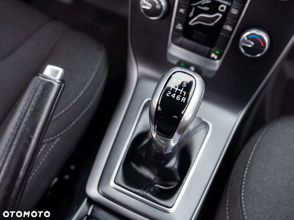 Volvo V40 D2 Kinetic - 26