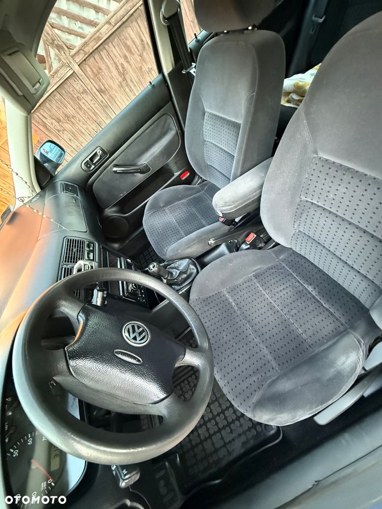 Volkswagen Golf 1.6 Basis - 5