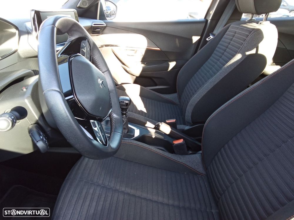 Peugeot 2008 1.2 PureTech Active - 12