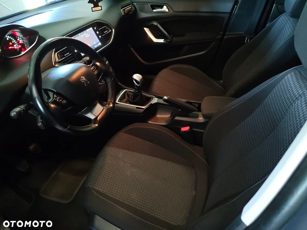 Peugeot 308 1.5 BlueHDi Allure S&S - 10
