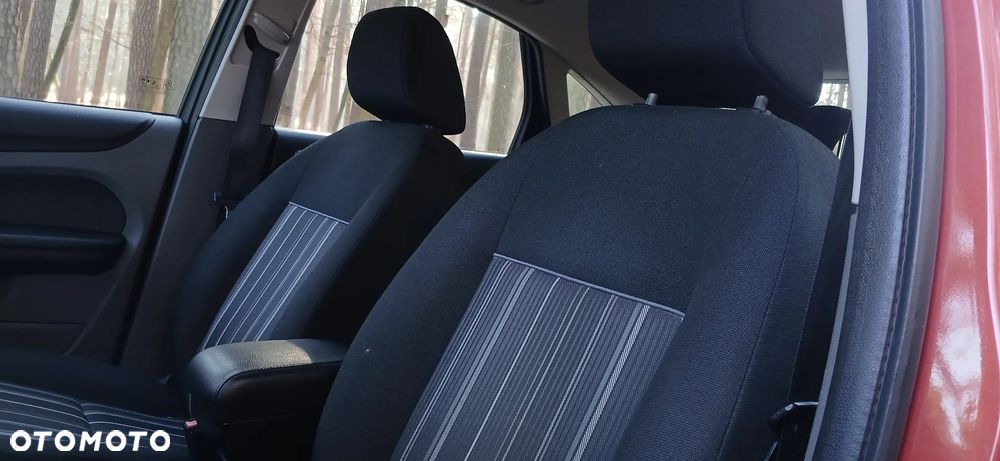 Ford Focus 1.6 16V Ghia - 20