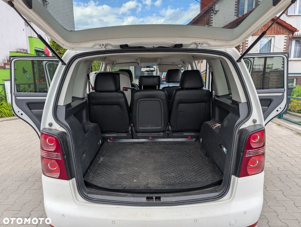 Volkswagen Touran 2.0 TDI DPF R-Line Edition - 6