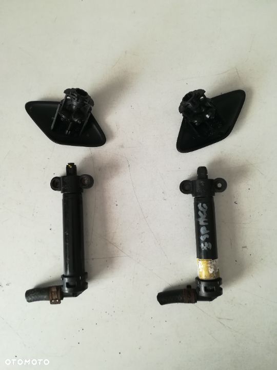 ZAŚLEPKA LEWA PRAWA SPRYSKIWACZA LAMPY ESPACE IV 8200032046, 8200032047 SPRYSKIWACZ, DYSZA - 2