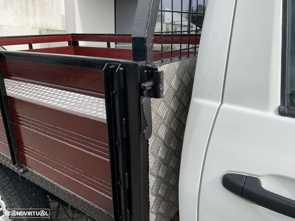 Toyota Hilux 2.4 D-4D 2WD CE - 10