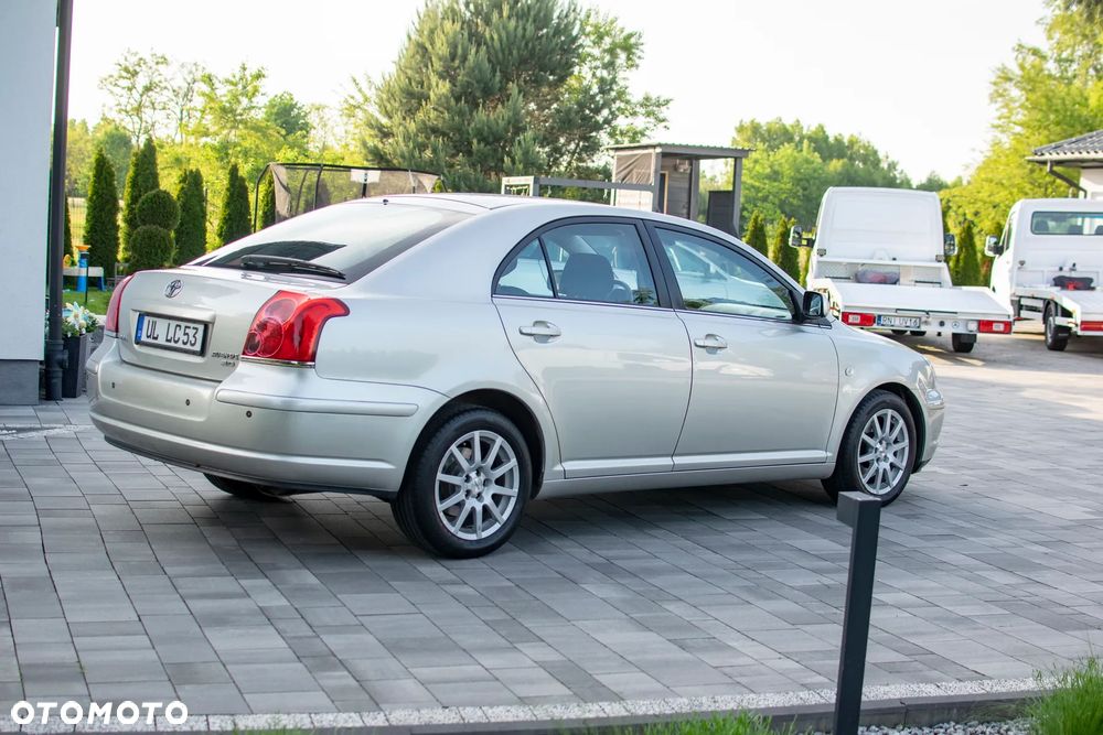 Toyota Avensis - 12