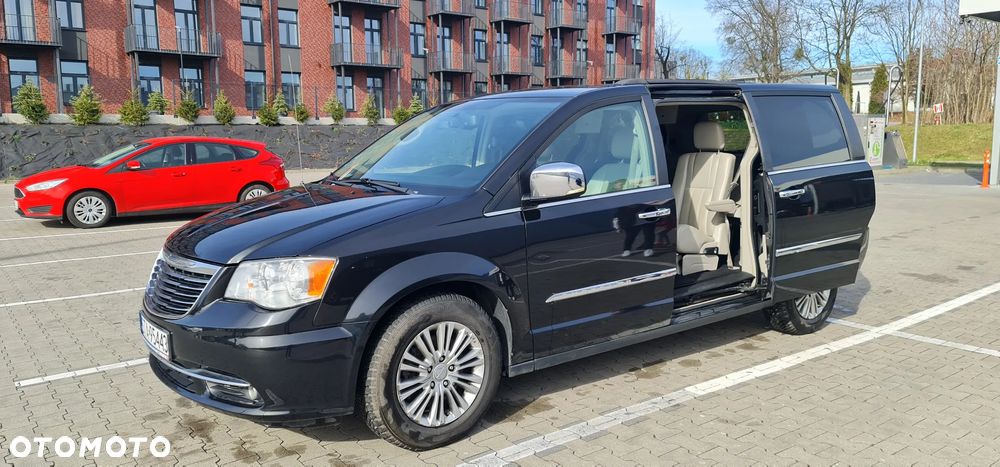 Chrysler Town & Country 3.6 Limited - 10
